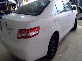 2010 TOYOTA CAMRY, WHITE, LE, 2.5L, AT. Z25986